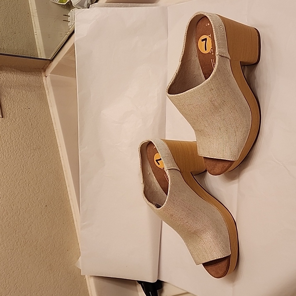 Shoes - Picture 2 of 5